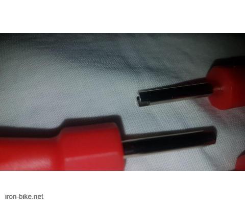 Odvijac ventila za auto gume